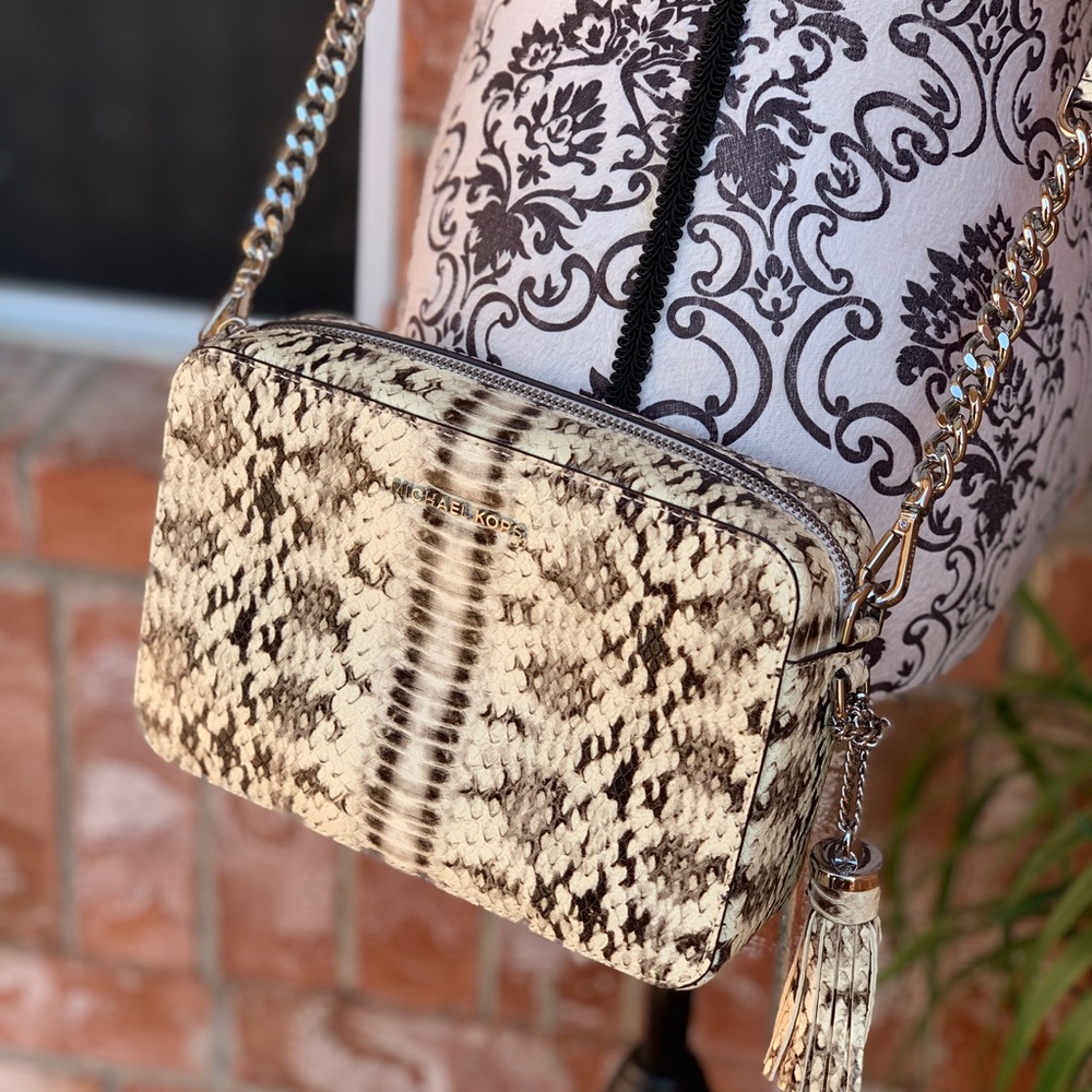 Michael Kors MD camera bag embossed leather - Picture 3 of 8
